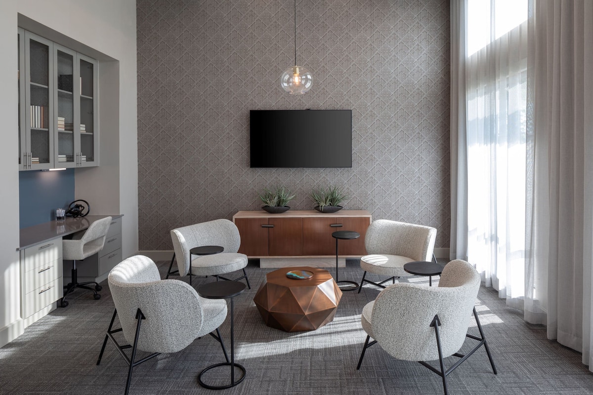 RGVtYW5kUGljdHVyZToyMTEwNjUzNDQw