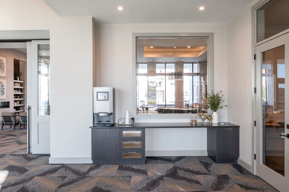 RGVtYW5kUGljdHVyZToyMTEwNjUzNDQ2