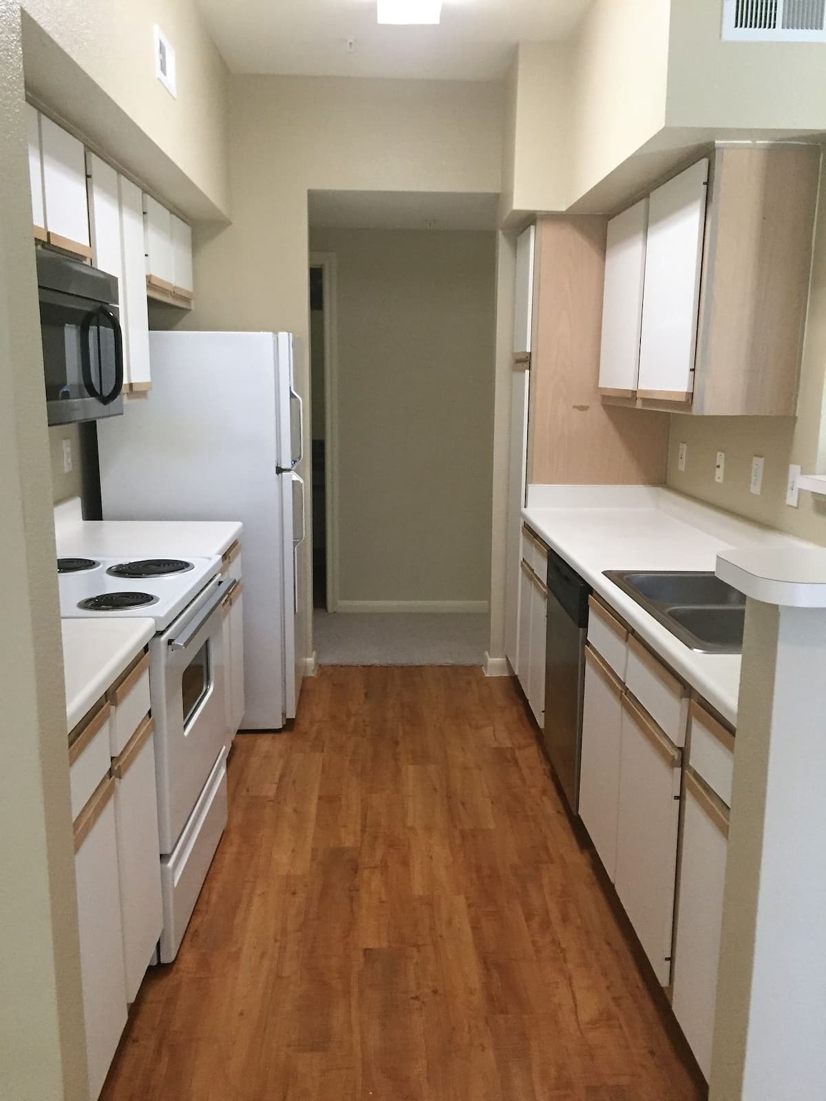 RGVtYW5kUGljdHVyZToxOTUyMjc3OTA0