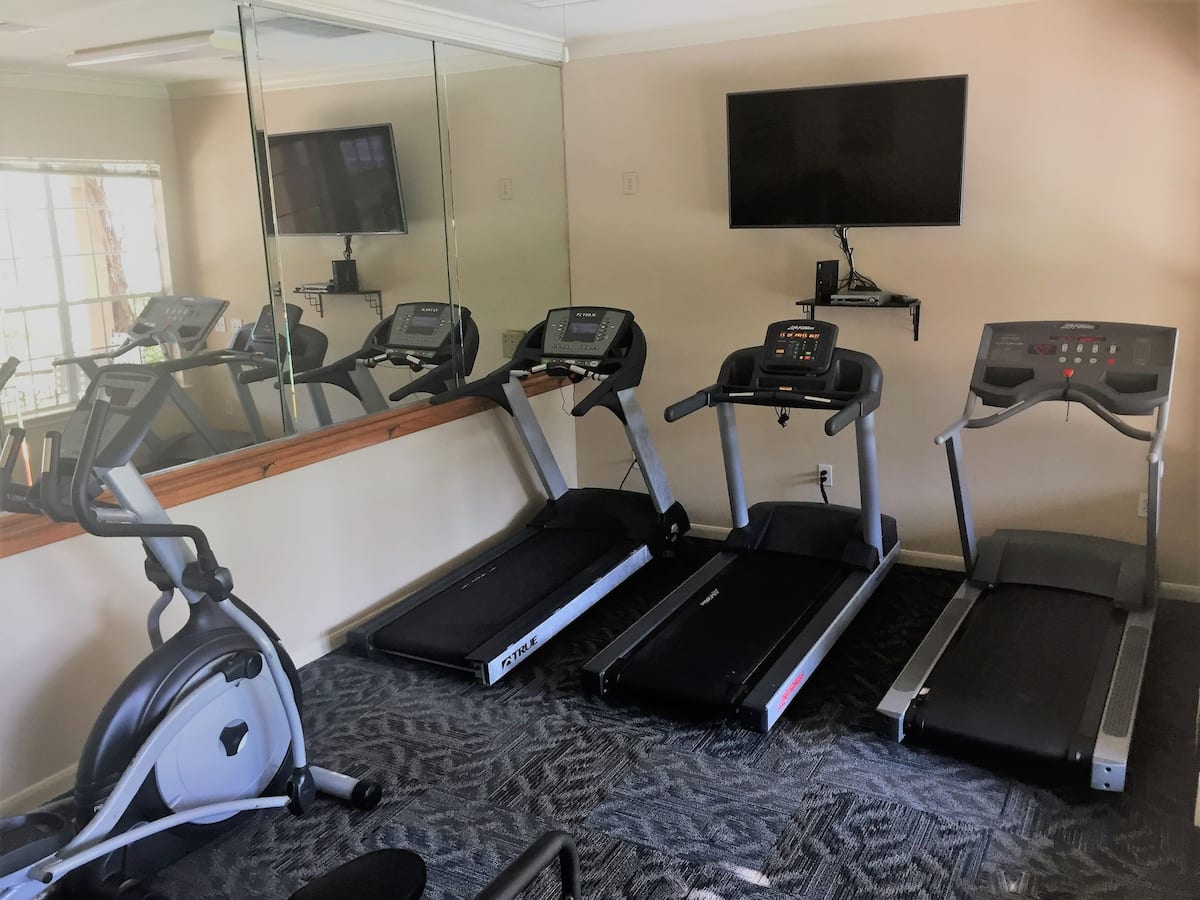 RGVtYW5kUGljdHVyZToxOTUyMjc3ODk4