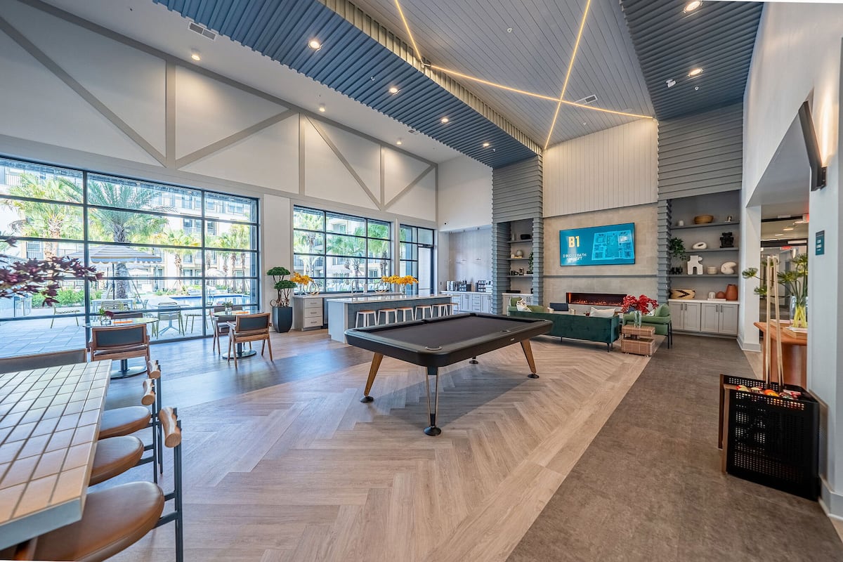 RGVtYW5kUGljdHVyZToyMTgwMjMxNjEz