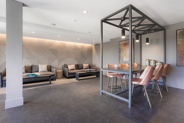 RGVtYW5kUGljdHVyZToyMzg4MDc2MTYy