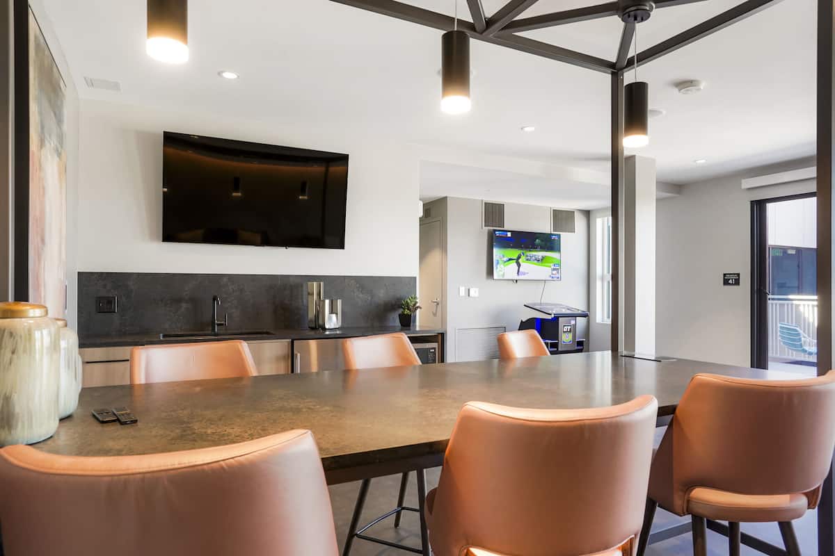 RGVtYW5kUGljdHVyZToyMzg4MDc2MTU1