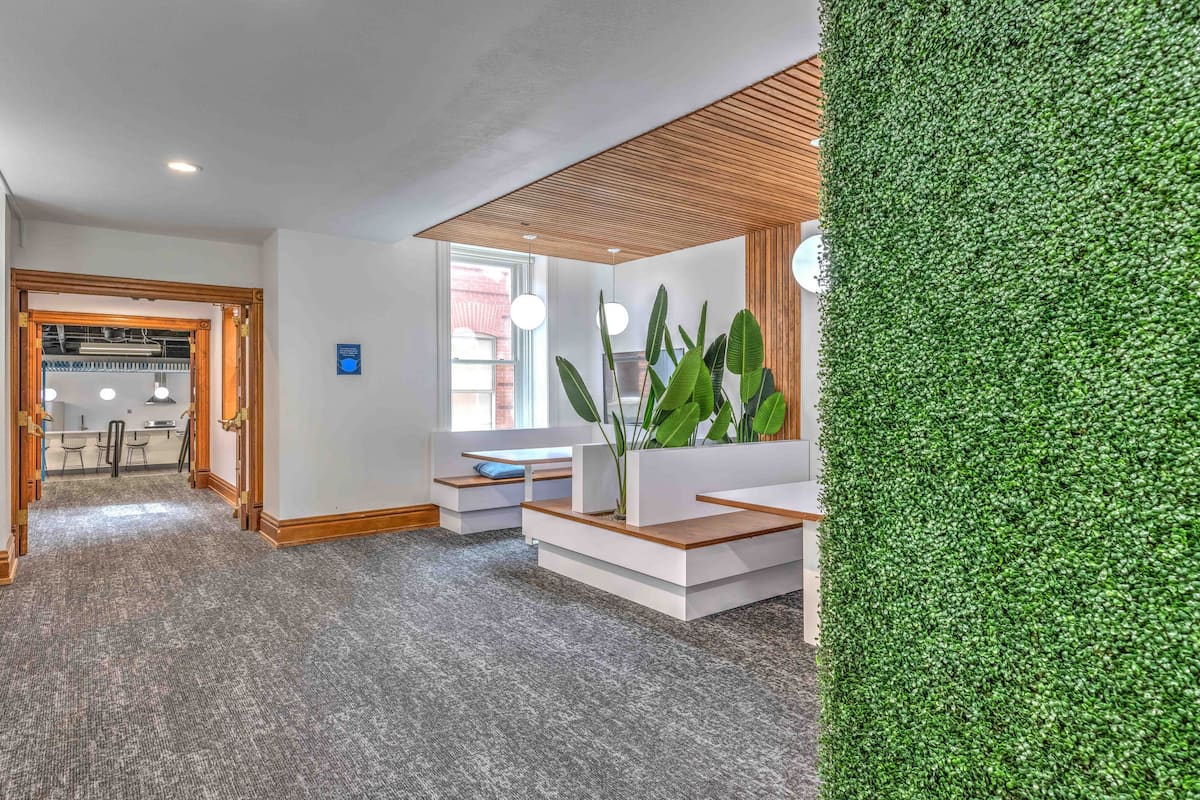 RGVtYW5kUGljdHVyZToxOTUxODI5Njk0