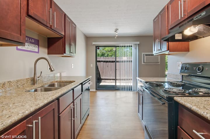 RGVtYW5kUGljdHVyZToyNTcxMzgzNTUx