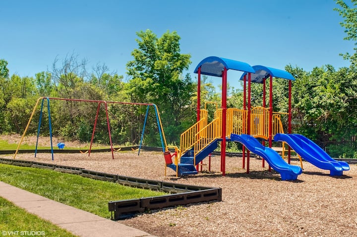 RGVtYW5kUGljdHVyZToyNTcxMzgzNTQ0