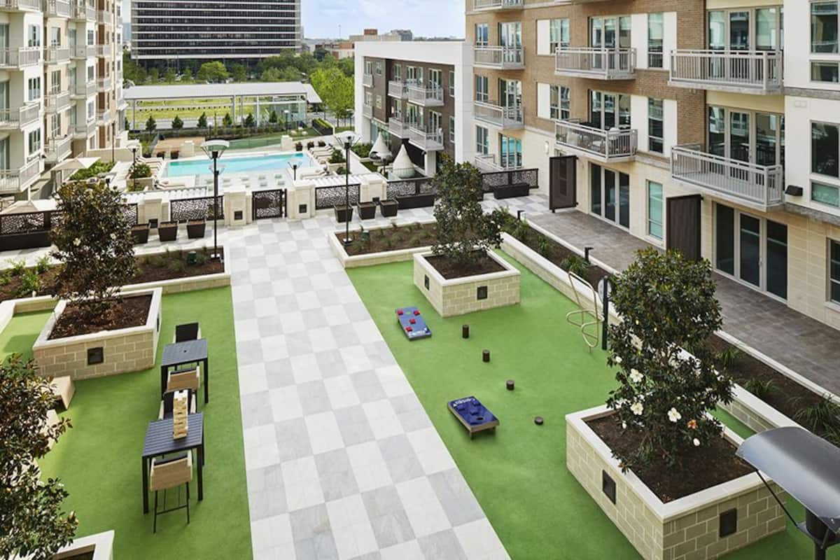 RGVtYW5kUGljdHVyZToxOTUxNjcwMzYy