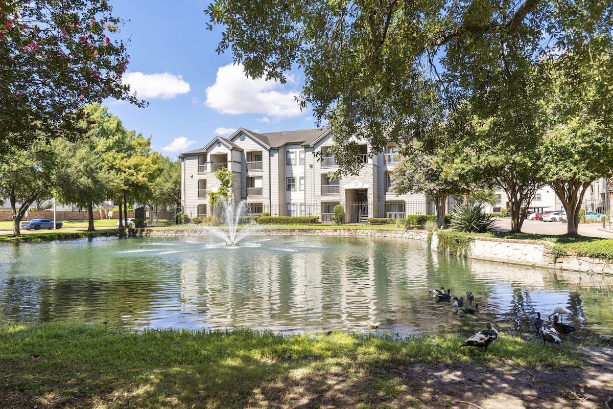 , an Airbnb-friendly apartment in Houston, TX