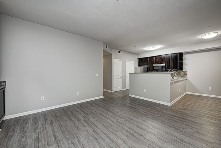 RGVtYW5kUGljdHVyZToyNTcxMzgzNjQ2