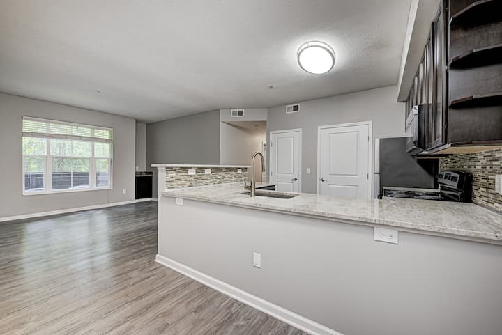 RGVtYW5kUGljdHVyZToyNTcxMzgzNjQ1