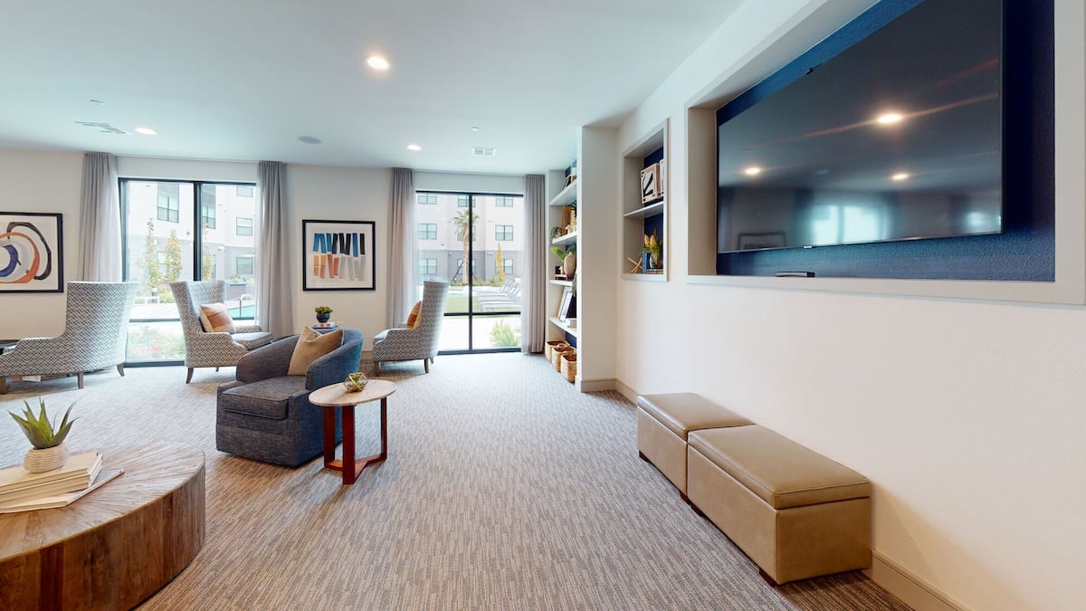 RGVtYW5kUGljdHVyZToyMDkzMDE2NDQy