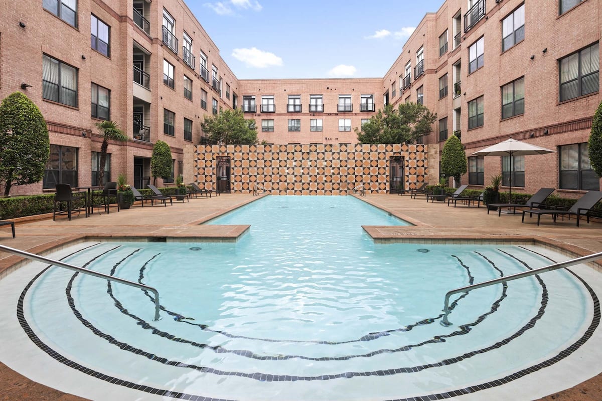 Exterior of Camden Plaza, an Airbnb-friendly apartment in Houston, TX