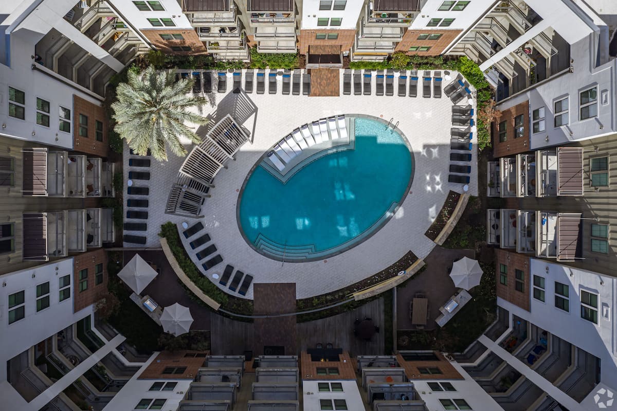 earn-in-tate-tanglewood-an-airbnb-friendly-apartment-building