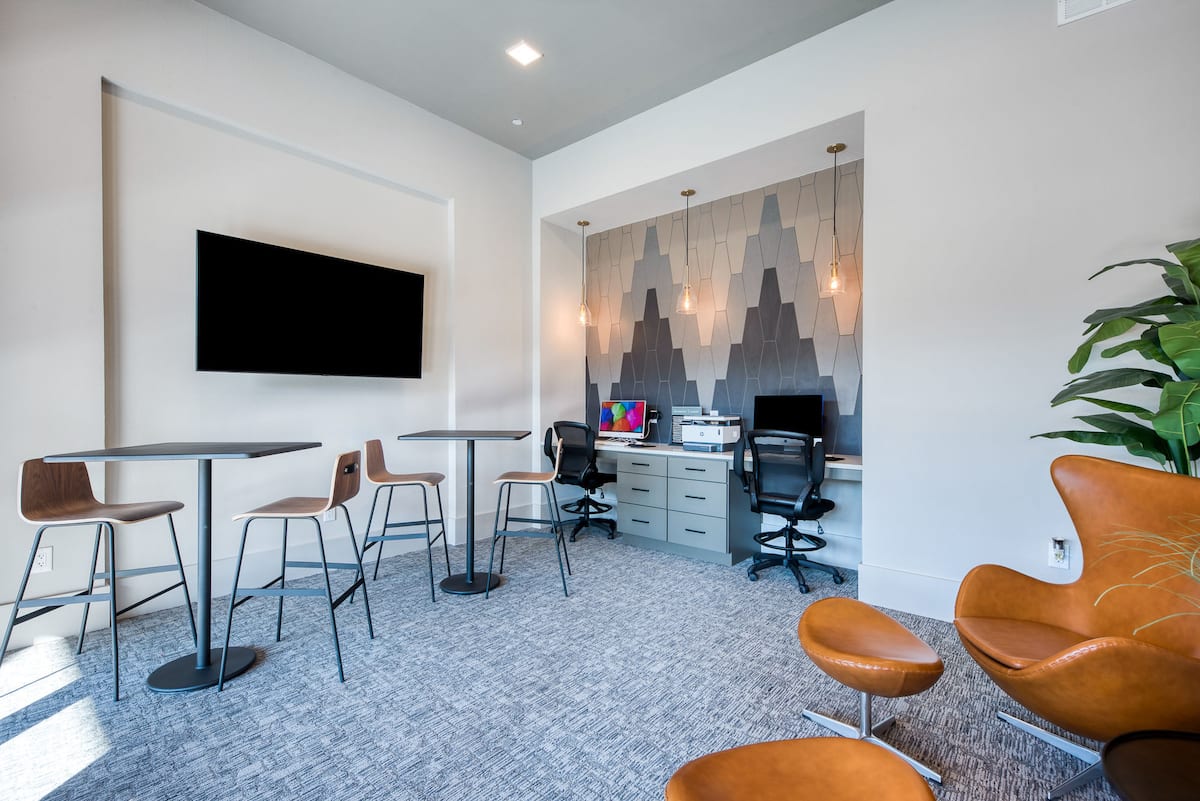 RGVtYW5kUGljdHVyZToxOTU1MjExOTUw