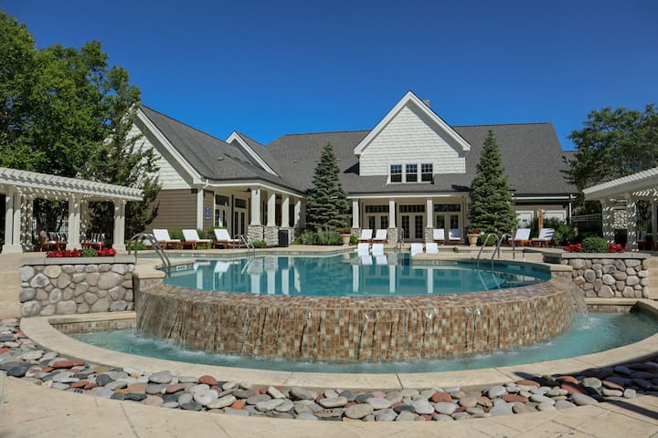 RGVtYW5kUGljdHVyZToyNTcxMzg2NDg3