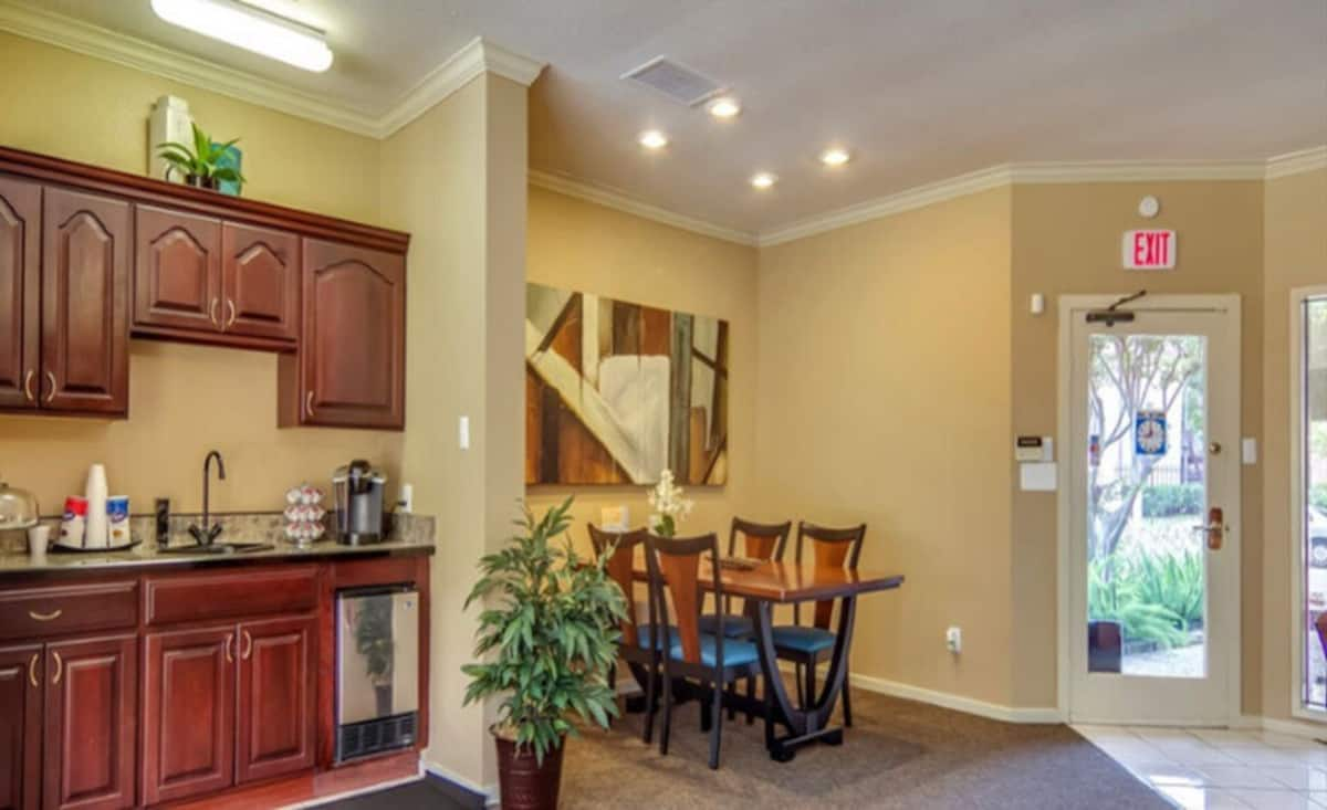 , an Airbnb-friendly apartment in Houston, TX