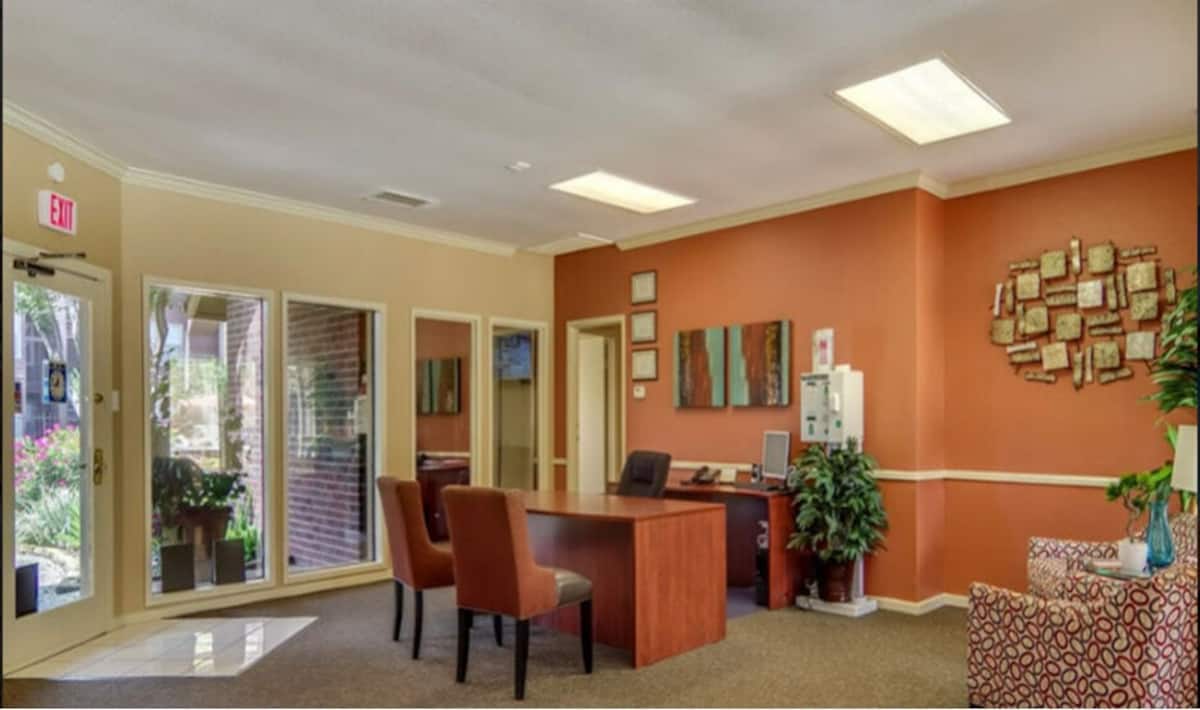 RGVtYW5kUGljdHVyZToxOTcwOTU1NTMx