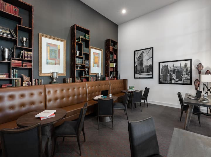 RGVtYW5kUGljdHVyZToyNTc2MTY2MjYx