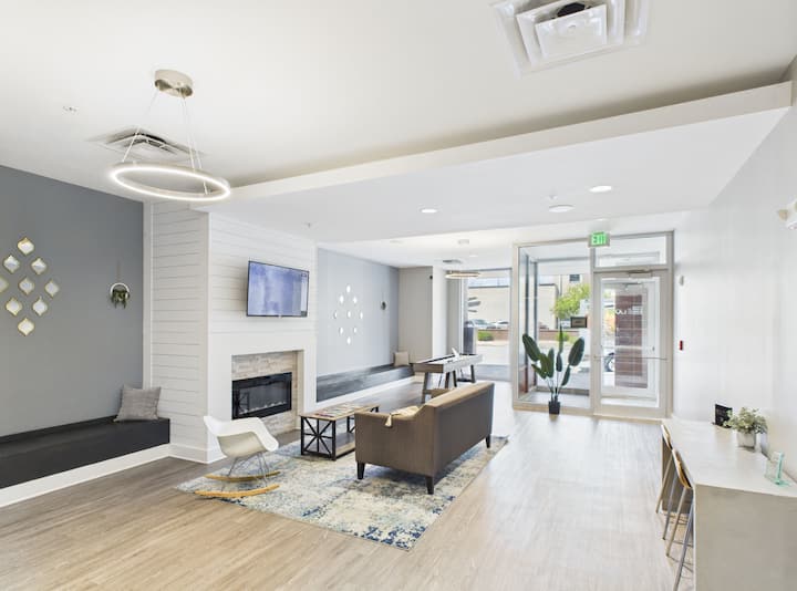 RGVtYW5kUGljdHVyZToyNTcxMzgyODU0