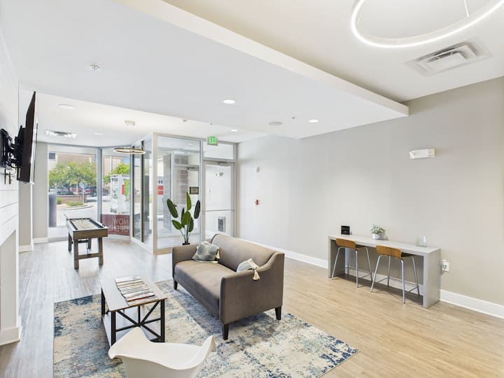 RGVtYW5kUGljdHVyZToyNTcxMzgyODUz