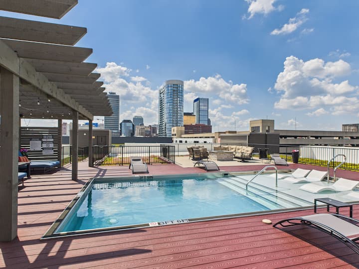 RGVtYW5kUGljdHVyZToyNTcxMzgyODUy