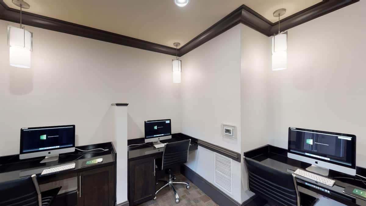 RGVtYW5kUGljdHVyZToxOTQzMTQ1MTM4