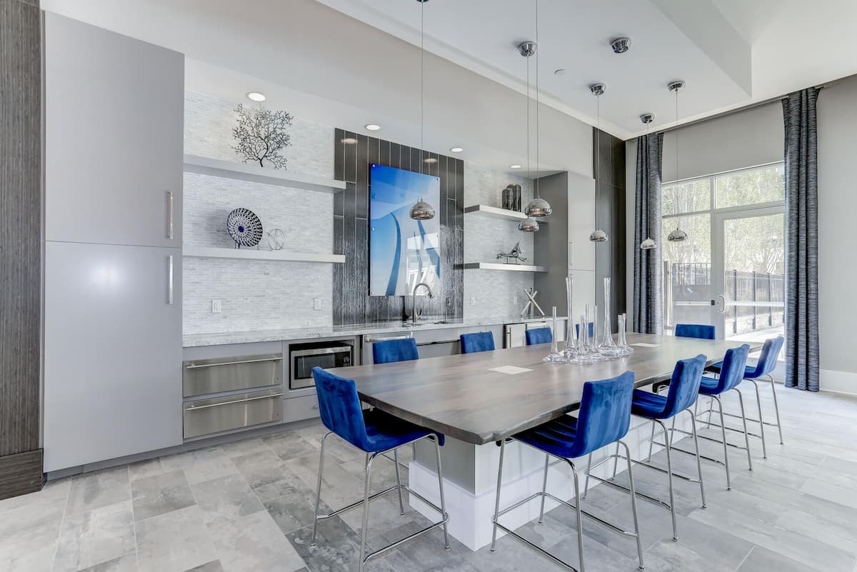 RGVtYW5kUGljdHVyZToxOTQzMTQ3ODE3