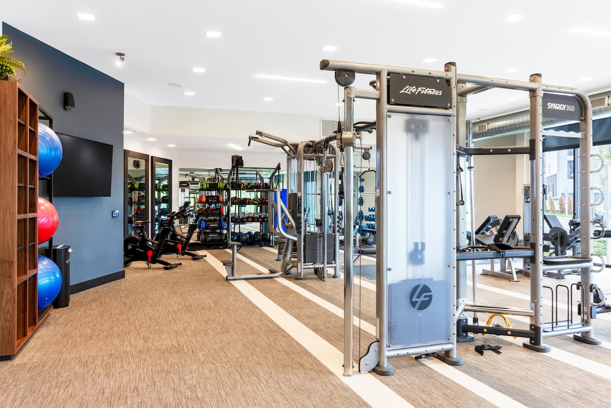 RGVtYW5kUGljdHVyZToxOTUyMDQ1NTcw