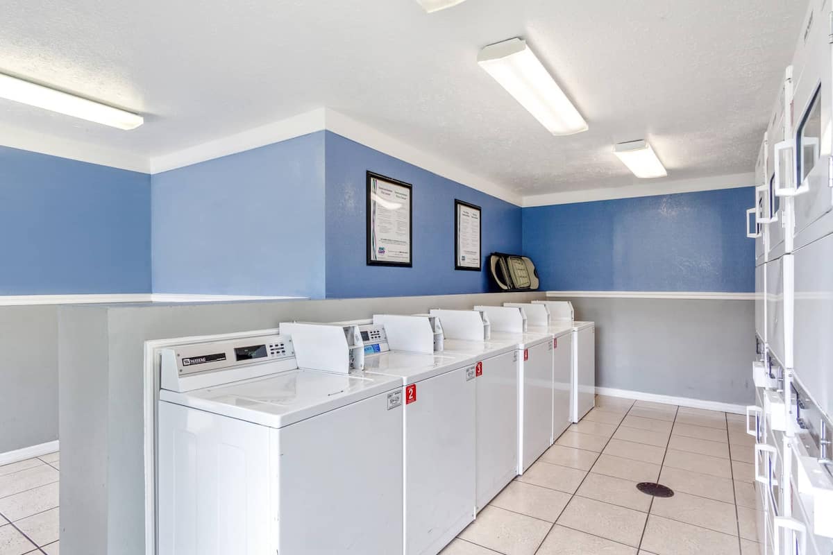 RGVtYW5kUGljdHVyZToxOTQzMTQ4MDk4