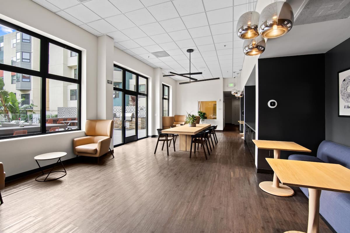 RGVtYW5kUGljdHVyZToyMDU2MjY3NjYz