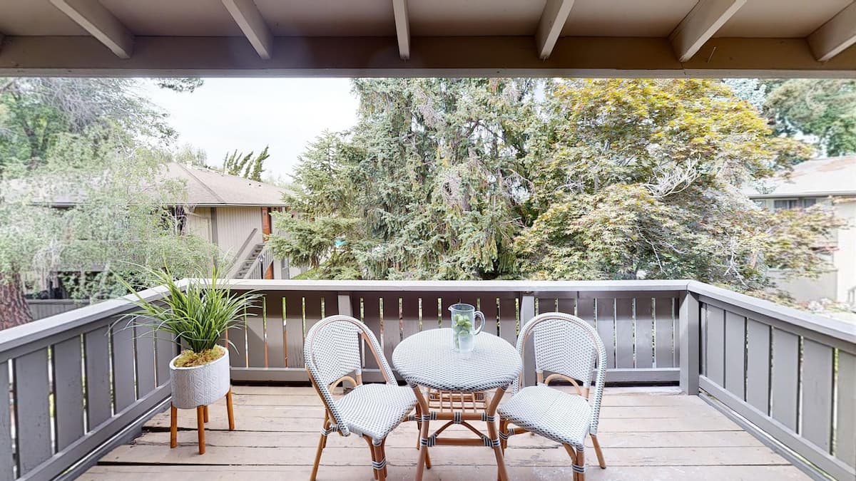 , an Airbnb-friendly apartment in Mountain View, CA