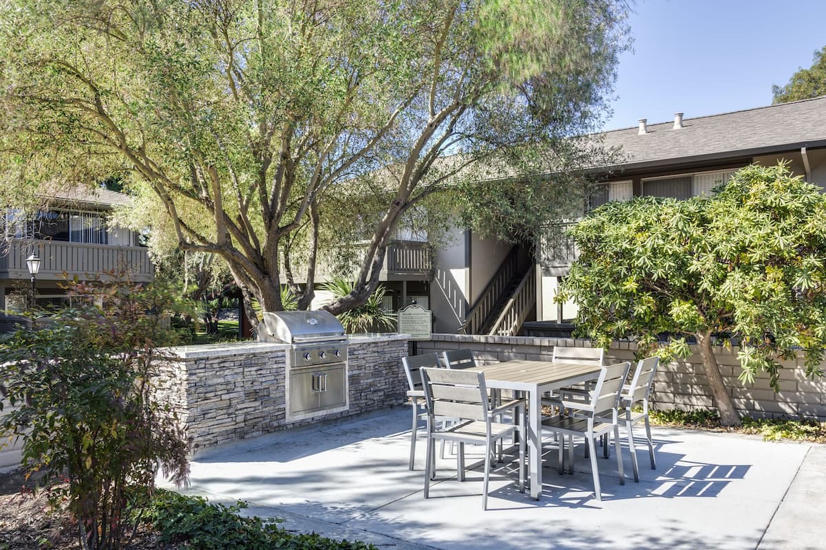 RGVtYW5kUGljdHVyZToxOTUyMDQ0MjY4