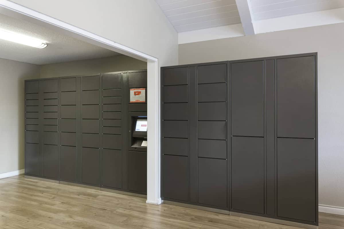 RGVtYW5kUGljdHVyZToxOTUyMDQ0Mjcx