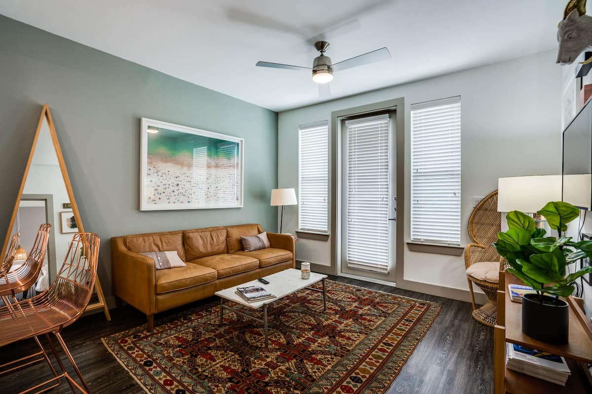 , an Airbnb-friendly apartment in Farmers Branch, TX