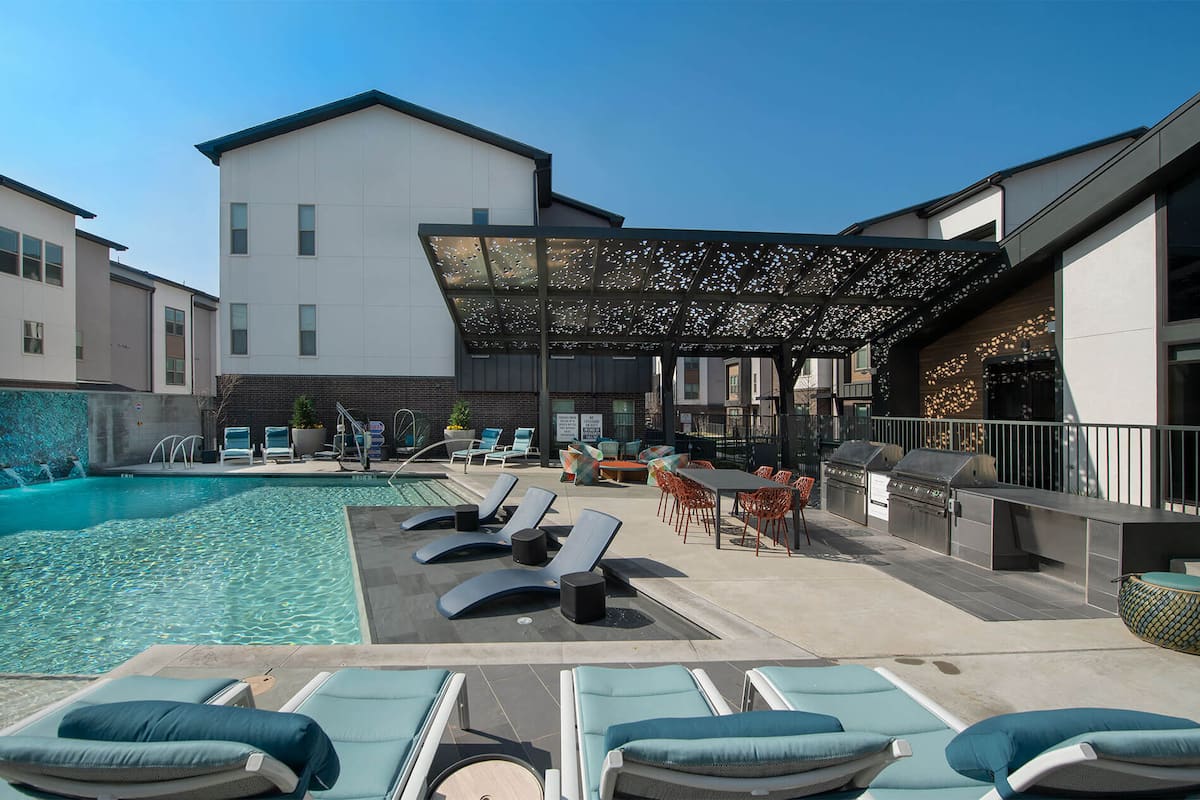 RGVtYW5kUGljdHVyZToxOTUxODYwMjM2