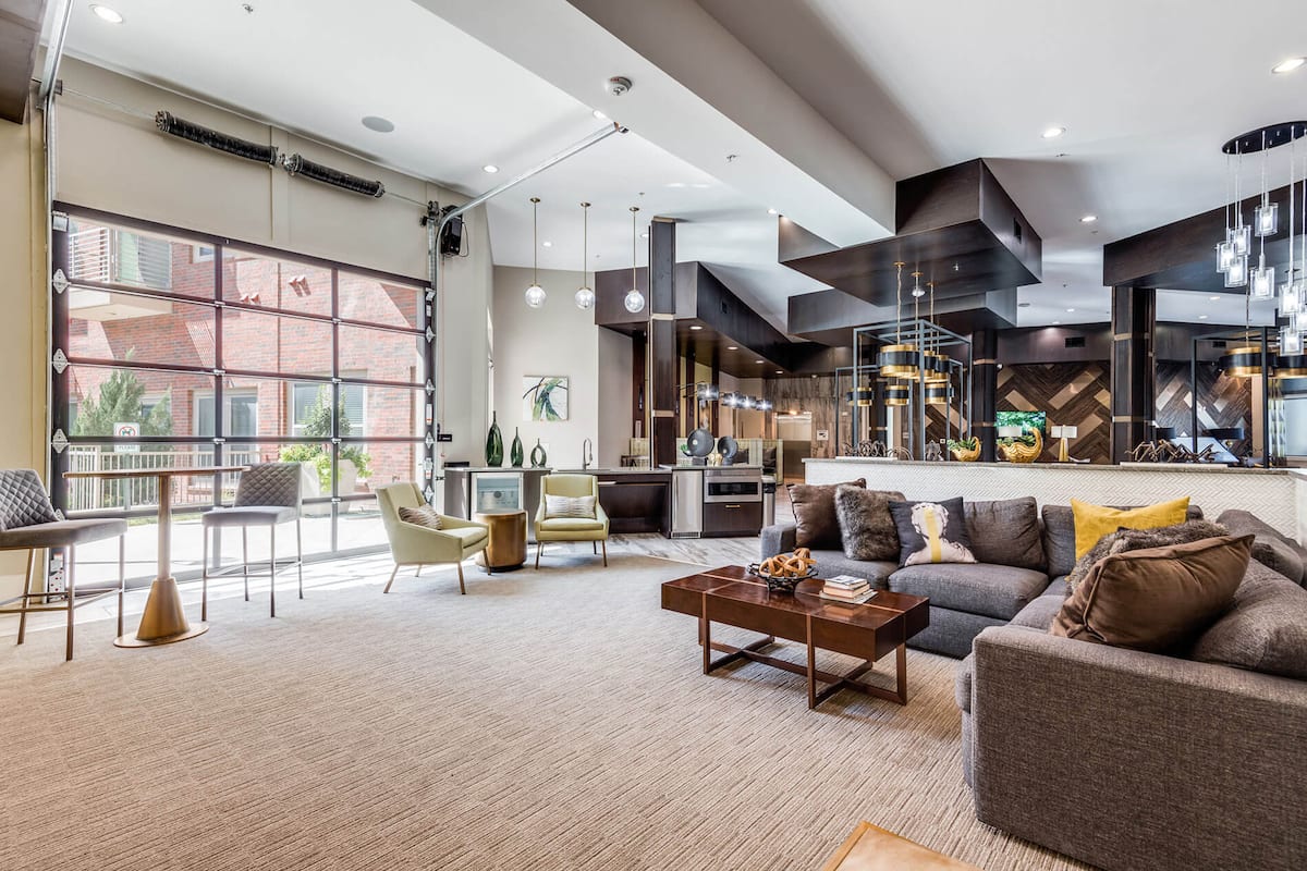 RGVtYW5kUGljdHVyZToxOTQzMTQ3OTIz