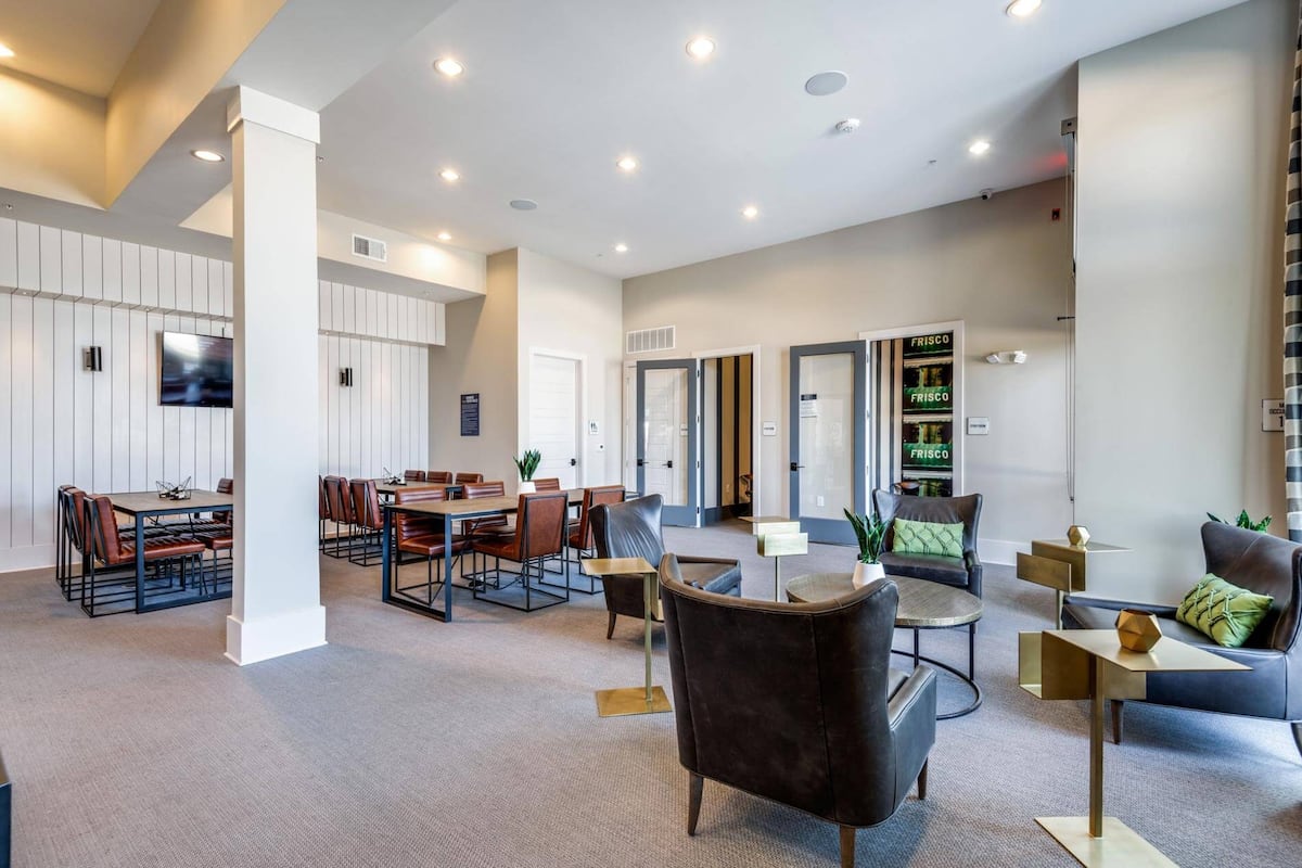 , an Airbnb-friendly apartment in Frisco, TX