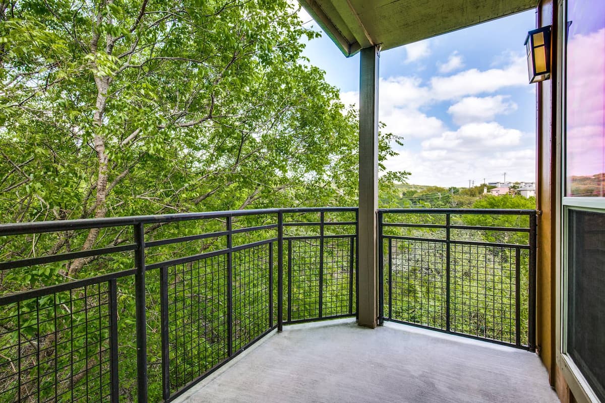 , an Airbnb-friendly apartment in Austin, TX