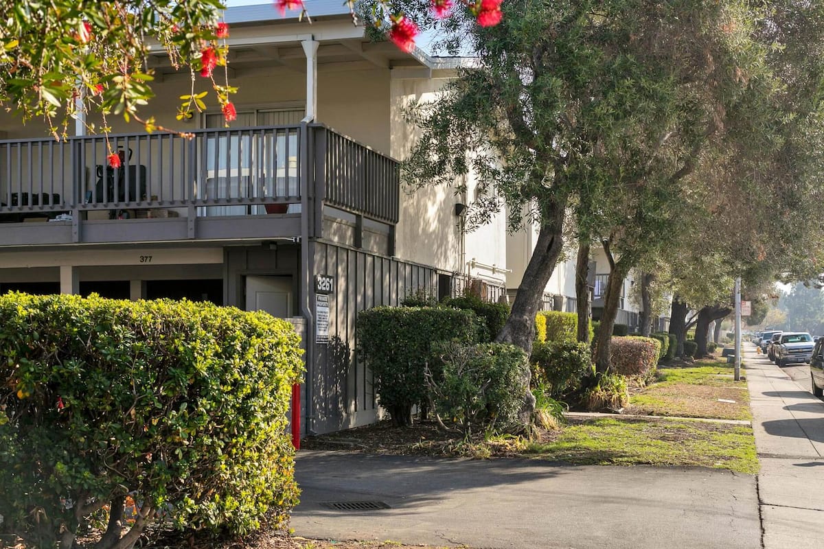 Exterior of Bay Terrace, an Airbnb-friendly apartment in San Mateo, CA
