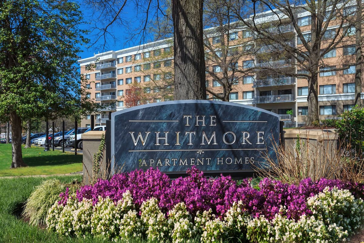, an Airbnb-friendly apartment in Arlington, VA