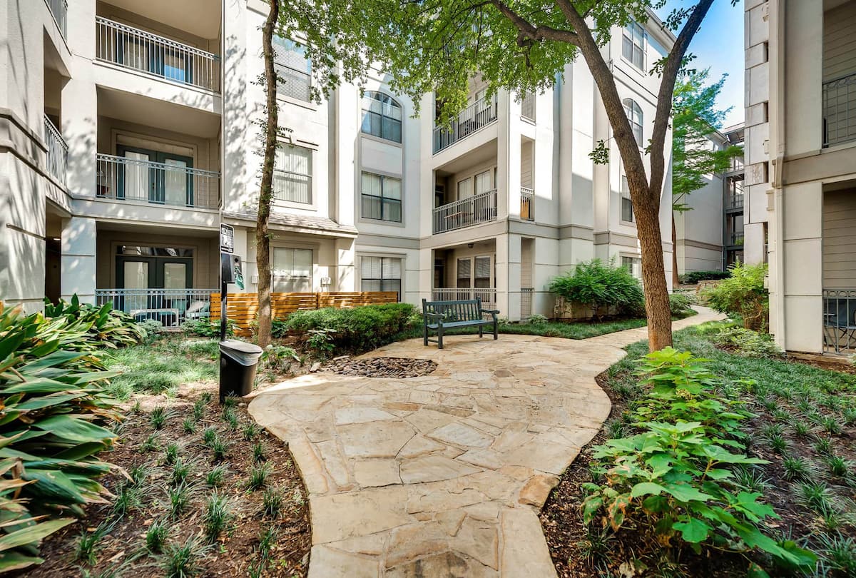 , an Airbnb-friendly apartment in Dallas, TX