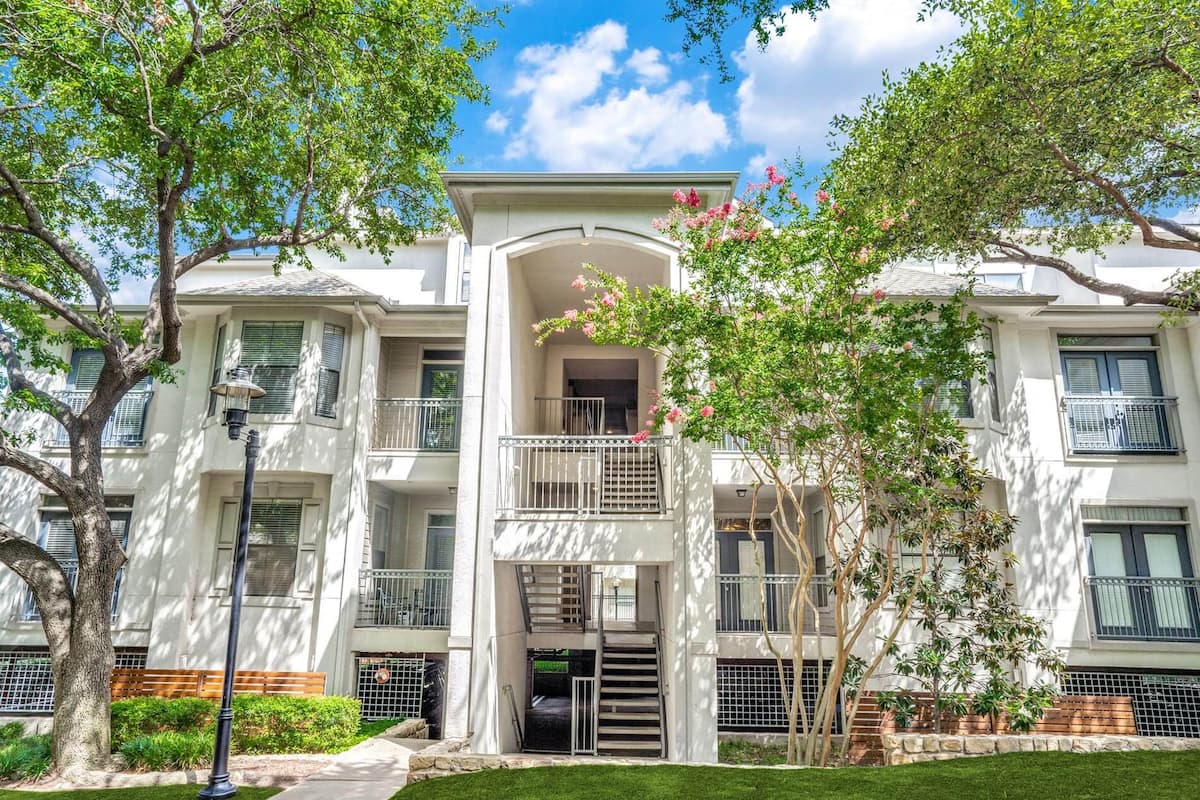Exterior of THIRTY377, an Airbnb-friendly apartment in Dallas, TX