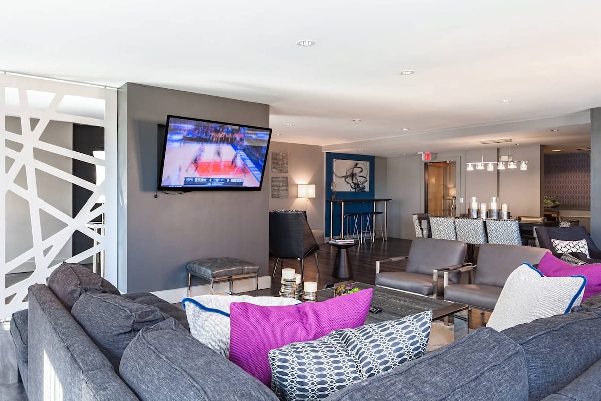 RGVtYW5kUGljdHVyZToxOTQzMTUyNDAz