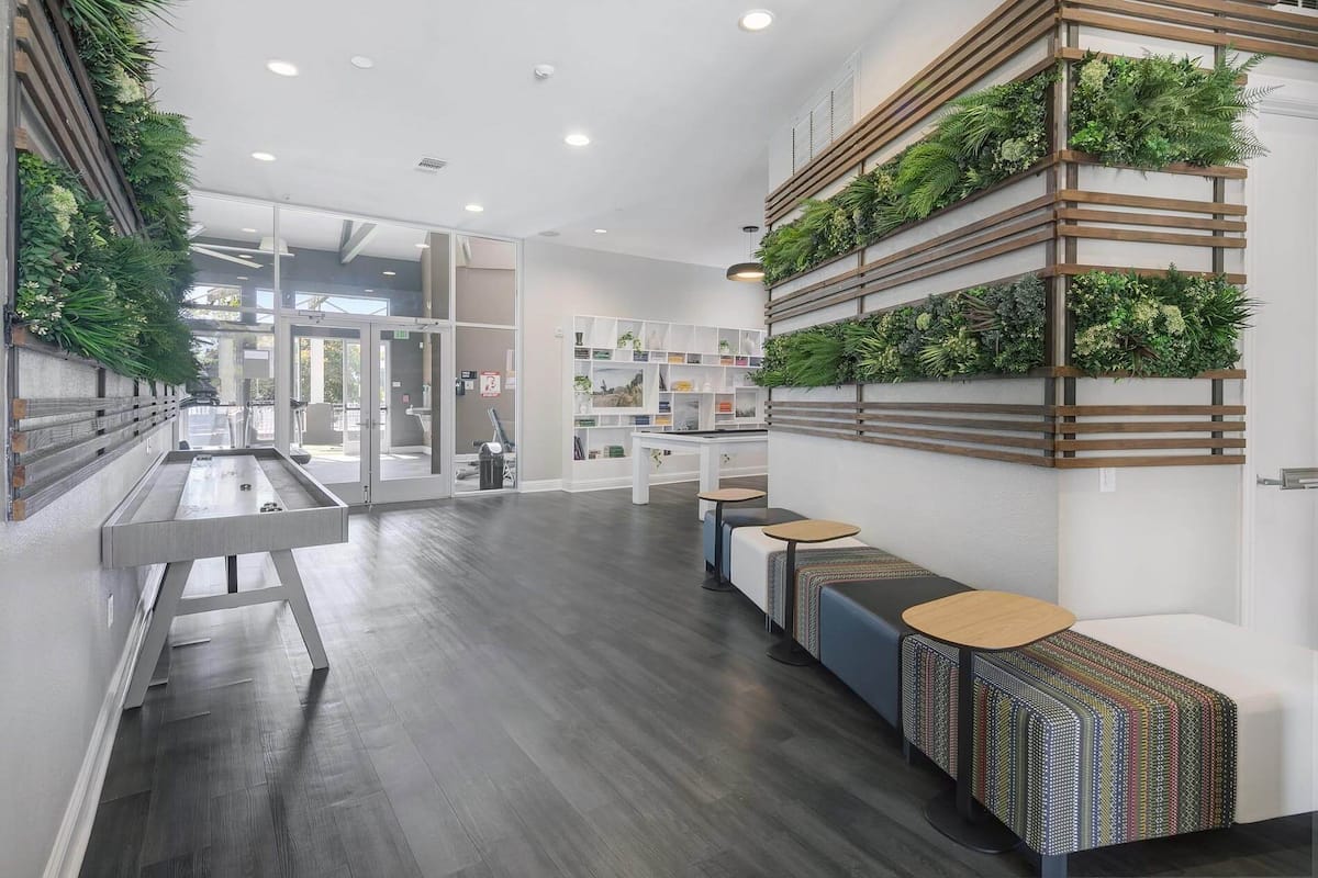 RGVtYW5kUGljdHVyZToxOTUxNTgwMzY2