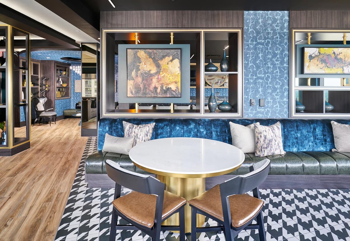 RGVtYW5kUGljdHVyZToxOTQzMTQ3MDMy