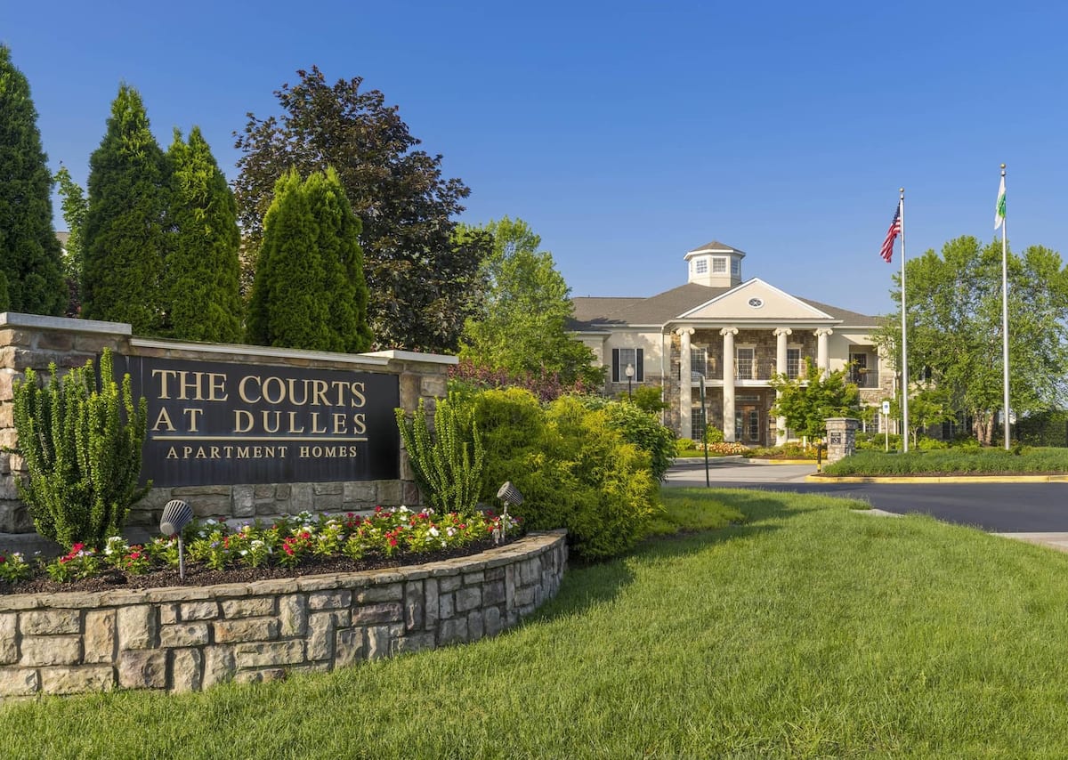 , an Airbnb-friendly apartment in Herndon, VA