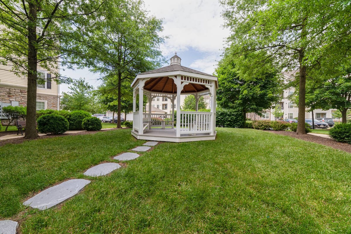 , an Airbnb-friendly apartment in Herndon, VA