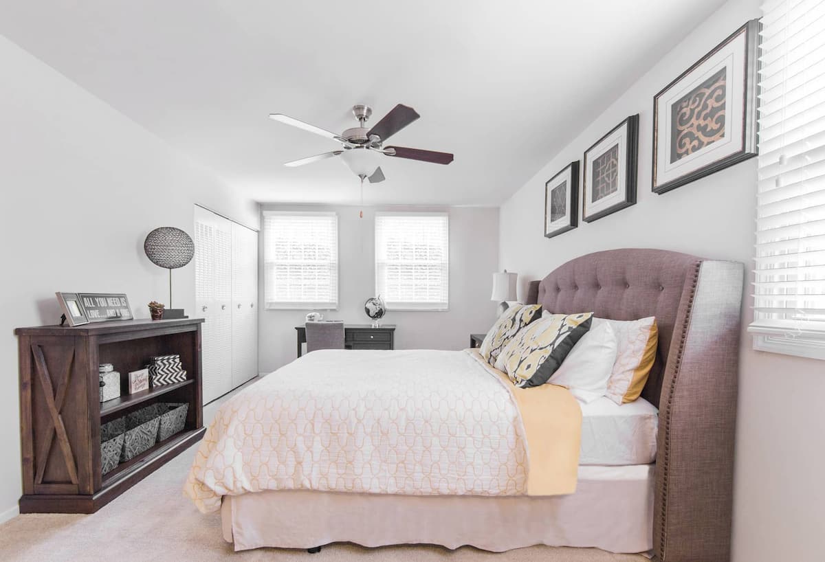 , an Airbnb-friendly apartment in Alexandria, VA