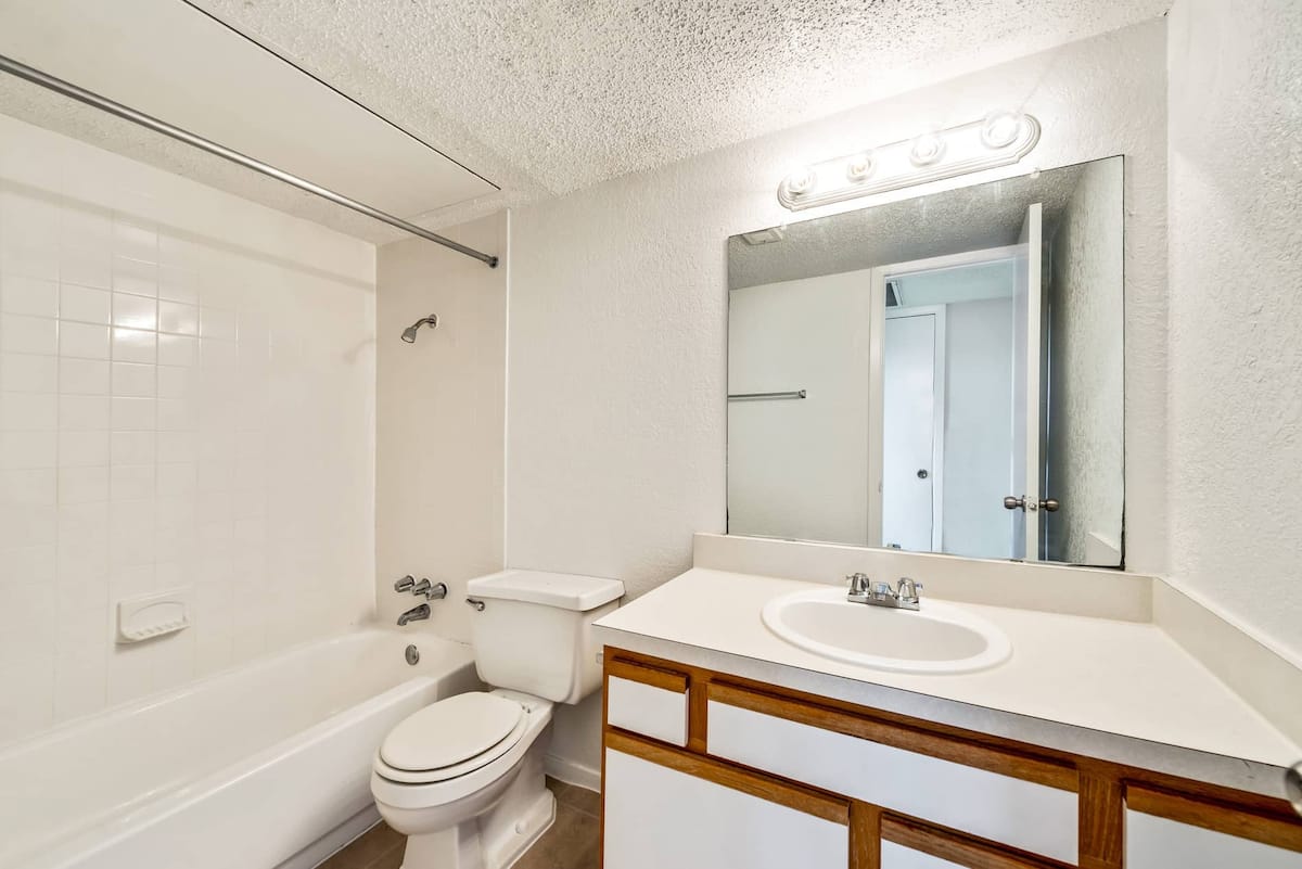 , an Airbnb-friendly apartment in Addison, TX