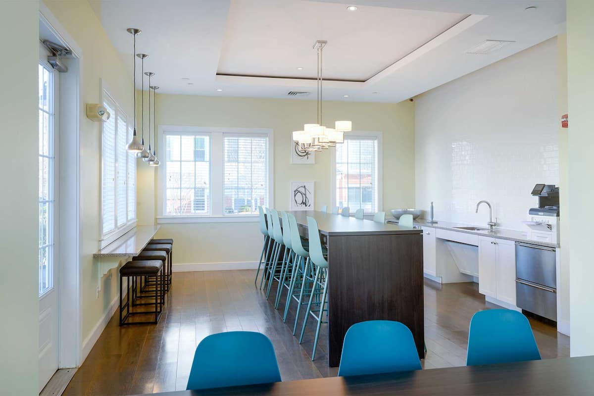 , an Airbnb-friendly apartment in Norwood, MA